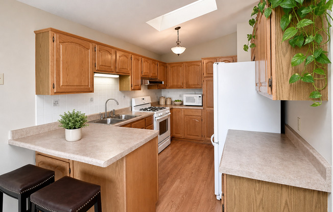 Spacious 2-Bedroom 2-Bath Home in Desirable Maple Grove for $2,349/Month!