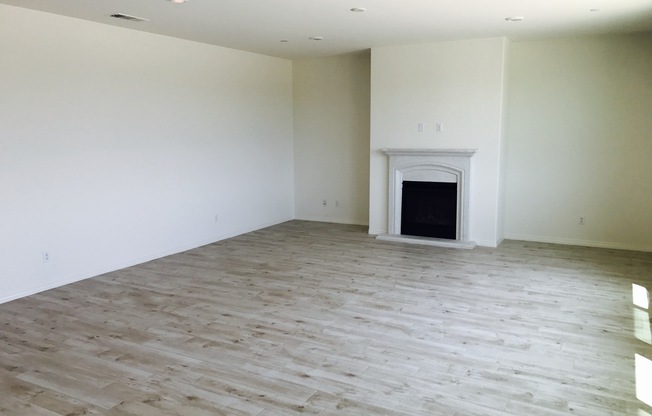 Upgraded Brand new 5 bed home in RiverBend community with spectacular view, Eastvale schools