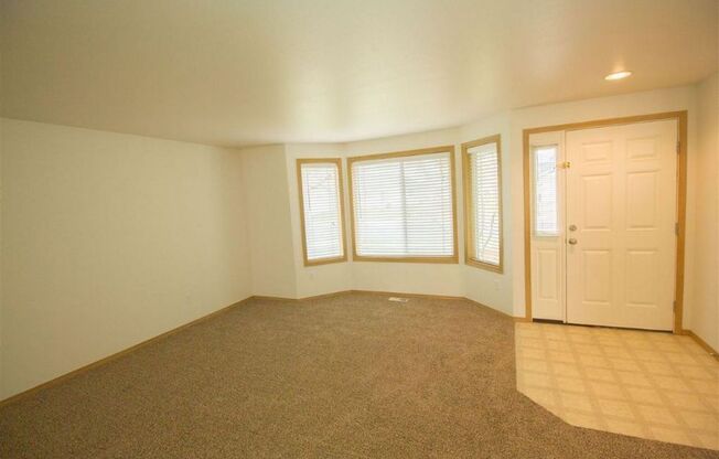 Large Corner Lot 4BR, 2.5BA Cheney Home In Big Sky #1454
