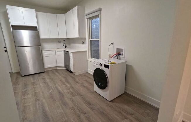 2 beds, 1 bath, $1,995, Unit 1921-2