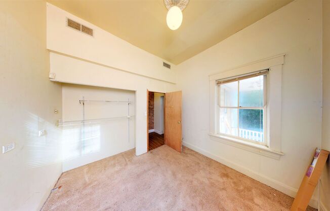 2 beds, 1 bath, $1,495, Unit 32 1