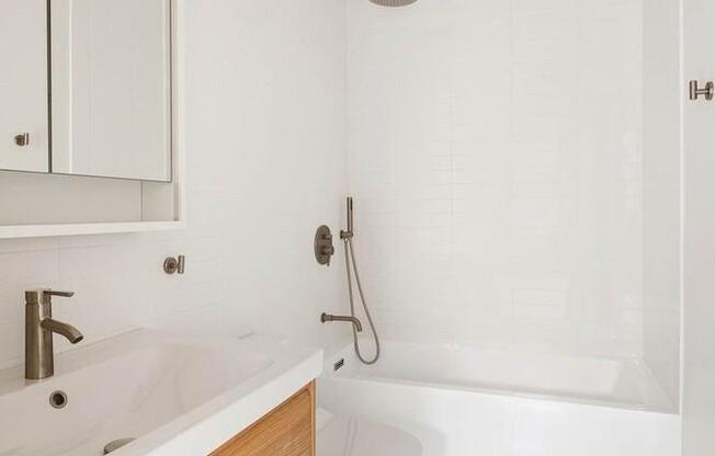 447 W 51 ST