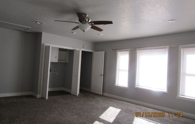 3 beds, 2 baths, $1,300