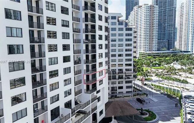 1 bed, 1.5 baths, $3,100, Unit # 916