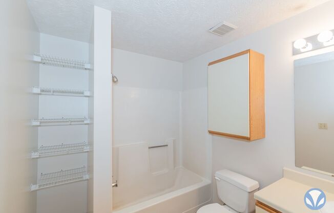 1 bed, 1 bath, 837 sqft, $1,210, Unit AL-5