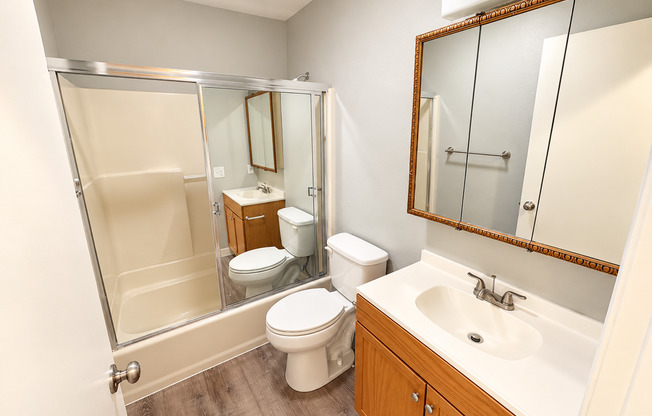3 beds, 2 baths, 1,300 sqft, $1,795, Unit 3435