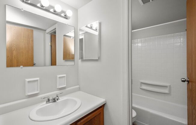 2 beds, 1 bath, 900 sqft, $1,049, Unit 108 D