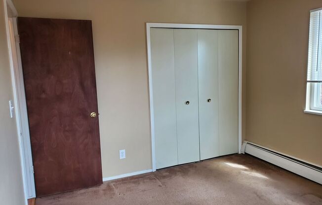 2 beds, 1 bath, $1,100, Unit Unit C2