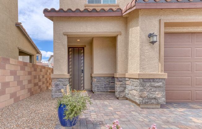 Phenomenal 3 Bedroom 2.5 Bathroom Newer Home with a Private Pool!