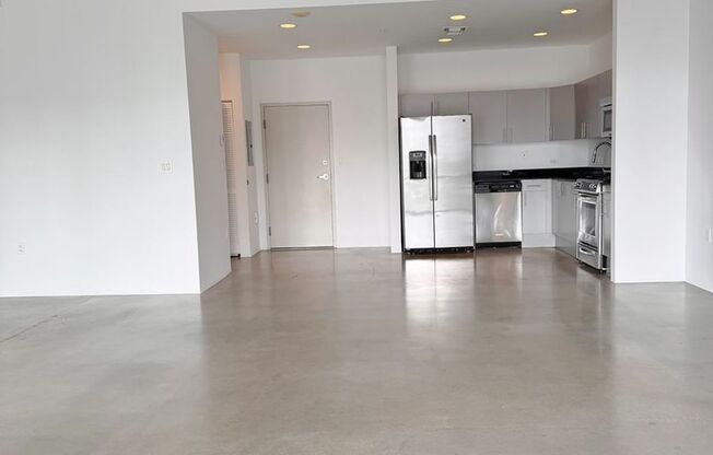 Studio, 1 bath, 962 sqft, $3,150, Unit Unit 405