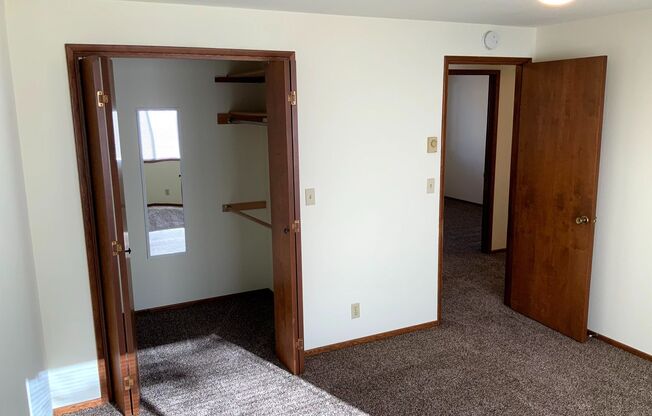 3 beds, 2 baths, $1,795, Unit 2302 Ironwood St