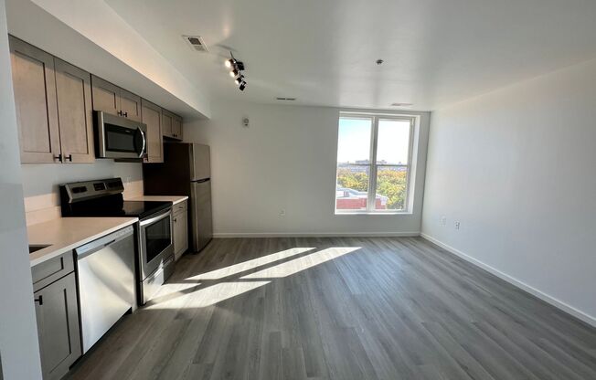 Studio, 1 bath, 450 sqft, $1,300, Unit 504