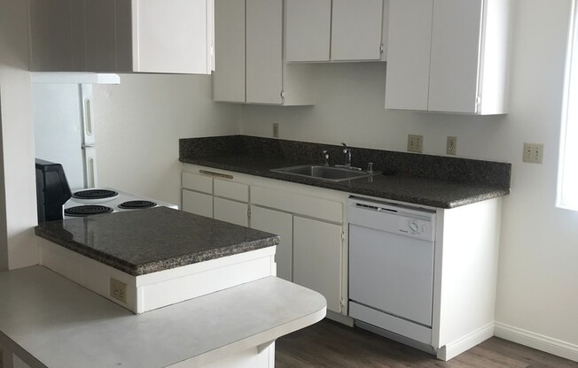 2 beds, 1 bath, 800 sqft, $2,750, Unit #5