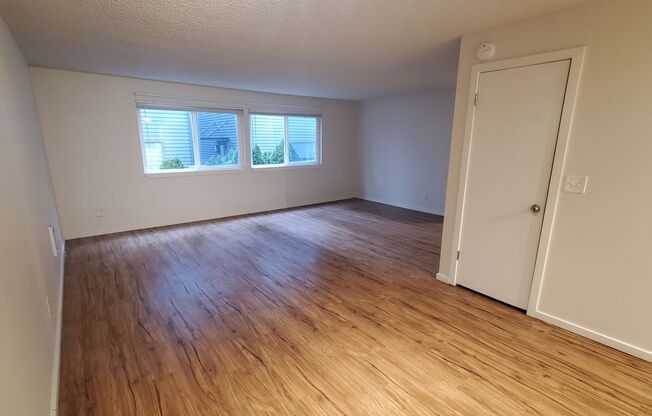 Enjoy the Spacious and Modern 1 Bedroom Located by all the Necessities!