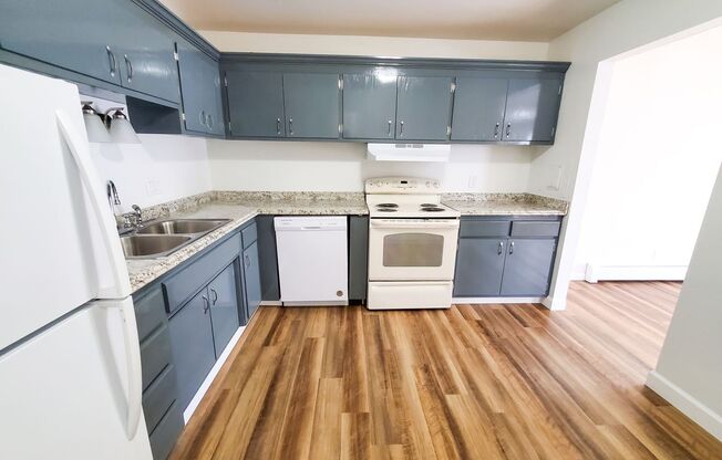 2 beds, 1 bath, 1,027 sqft, $1,299, Unit 5-207