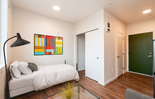 Studio, 1 bath, 229 sqft, $945, Unit 016