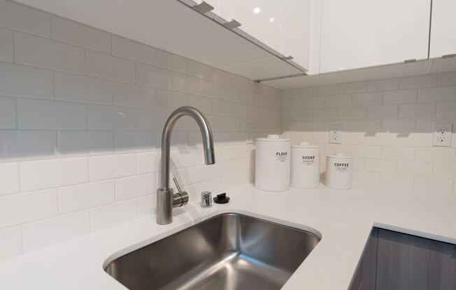 Studio, 1 bath, 430 sqft, $2,025, Unit 320