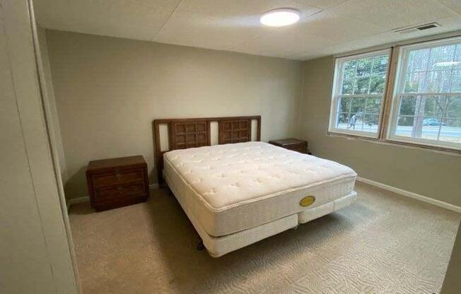 2072 E ROXBORO RD NE