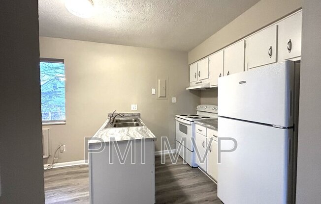 822 WHITETHORNE AVE