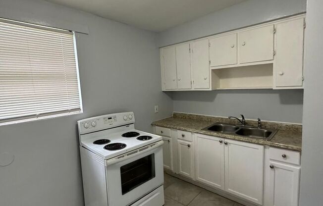 2 beds, 1 bath, 750 sqft, $900, Unit Unit 3