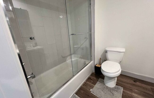 6 beds, 5 baths, 1,788 sqft, $1,600, Unit 303 - Signature Room - 2