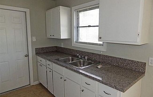 3 bed / 1 bath home in South Houston - Move in Ready!
