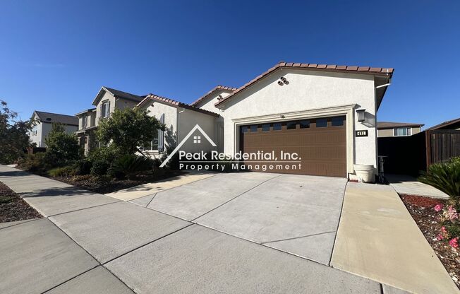 Updated Natomas 3bd/2.5ba Home with Spacious Sun Room!