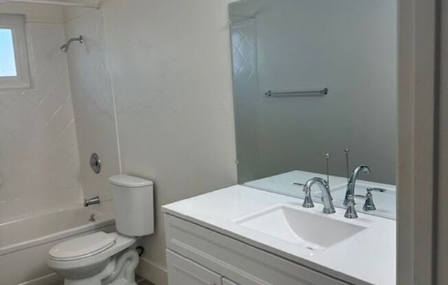 3 beds, 1 bath, 968 sqft, $1,825, Unit 56