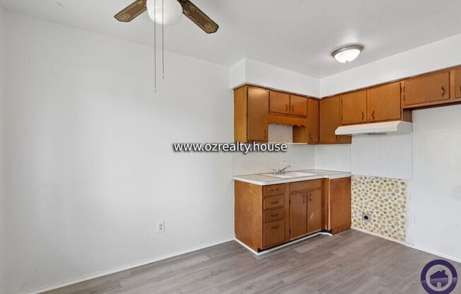 1733 CHRISTIAN AVE