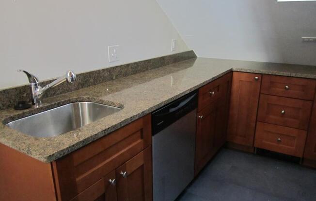 3 beds, 1 bath, $5,250, Unit 4