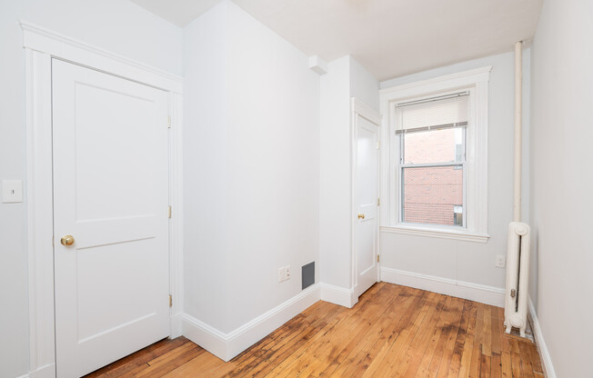 2 beds, 1 bath, 419 sqft, $3,350, Unit 22