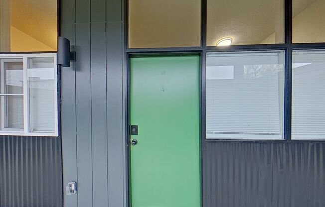 3 beds, 1 bath, 755 sqft, $2,347, Unit 31B