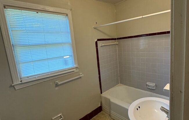 3 beds, 1 bath, $1,300