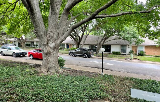 Townhome For Rent in Dallas - 3 Bedrooms/2 Baths