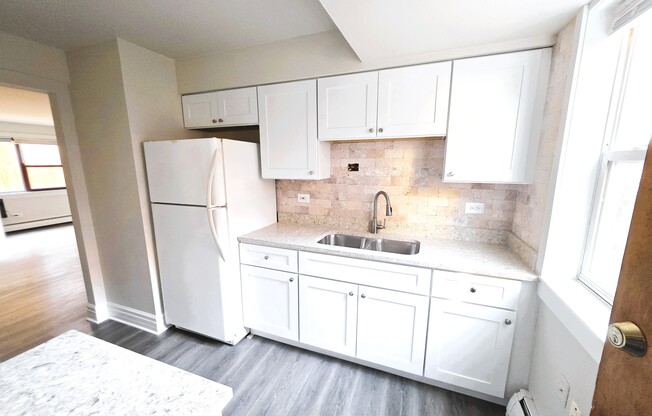 1600 West Jarvis Avenue