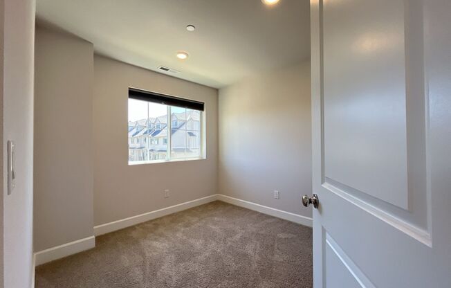4 beds, 3.5 baths, $2,995