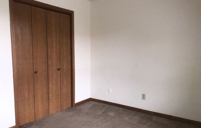 2 beds, 1 bath, 1,000 sqft, $750, Unit #7