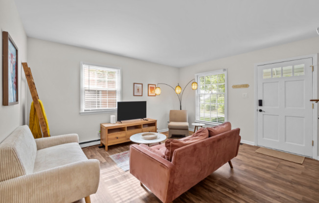 1208 W MURRAY AVE