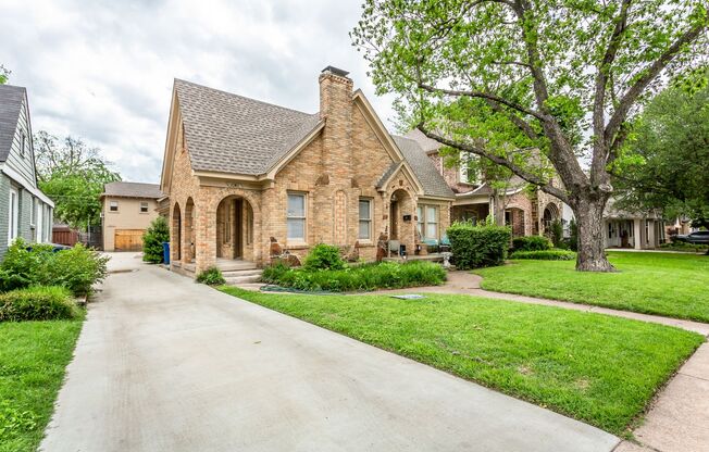 1 Bedroom, 1 Bath Duplex Near Greenville