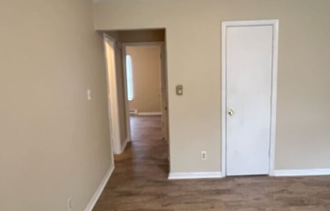 2 beds, 1 bath, $1,000, Unit A