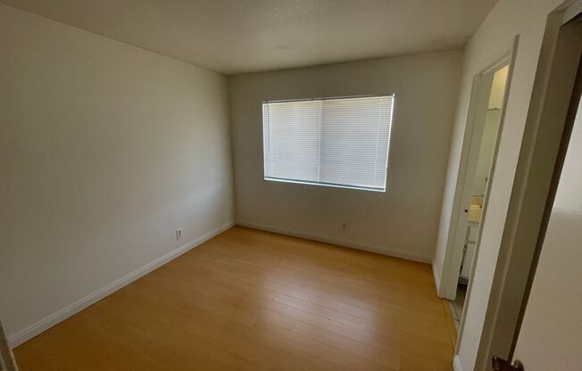 LARGE 4 BEDROOM 3 BATHROOM HOME IN MORENO VALLEY WITH LARGE YARD!