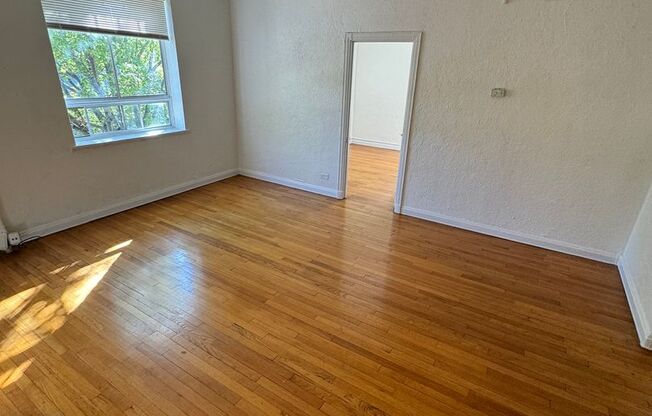 2 beds, 1 bath, $1,095, Unit Apt 600