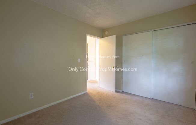 2 beds, 1 bath, $1,499, Unit 6851 N Fessenden Street Unit 4