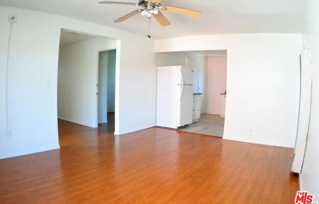 1204 W 24 ST