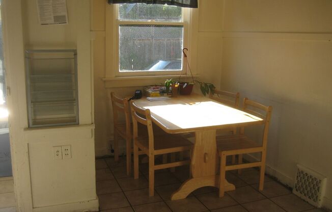 1 bed, 3 baths, 204 sqft, $825, Unit 3-C