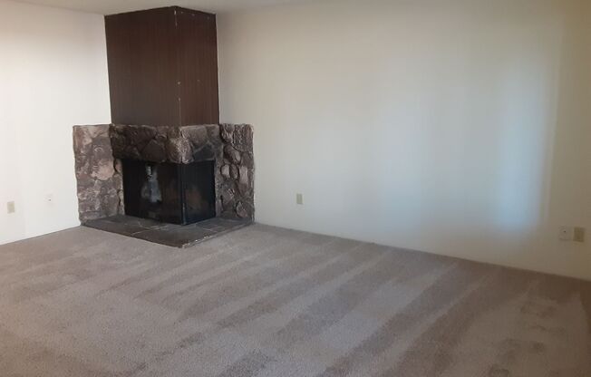 2 beds, 1 bath, 920 sqft, $1,500, Unit 7609-03