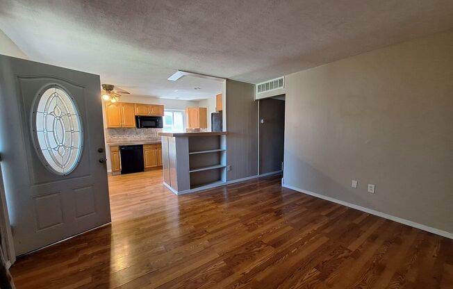 Your next Home!!! Charming Three Bedroom in Roseville