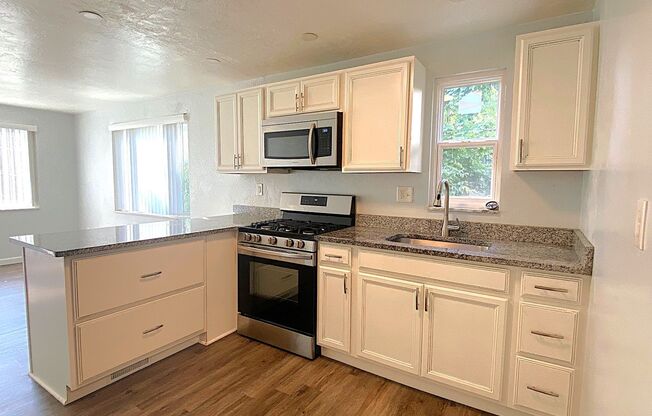 *Updated 1BD/1BA Apartment Available in Brentwood*