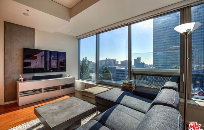 1 bed, 1 bath, 970 sqft, $2,700, Unit 707