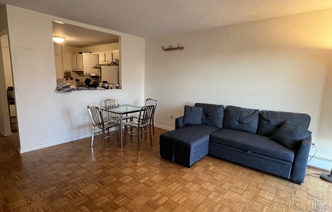 2 beds, 1 bath, 850 sqft, $2,300, Unit 239